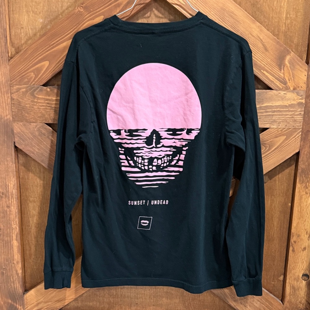 Boys Chomp Black/Pink Long Sleeve Tee Size Small Smoke free home